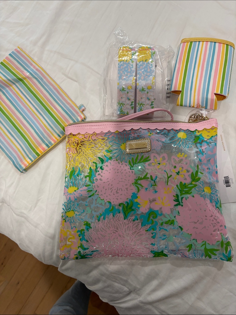 Lilly Pulitzer Beach Day Pouch - Picture 5 of 6